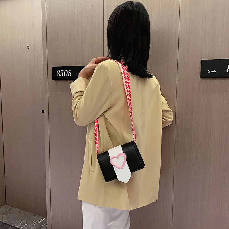 

Foreign silk scarves ladies small square bag 2019 on the new tide Korean version of Joker fashion love bag shoulder slung