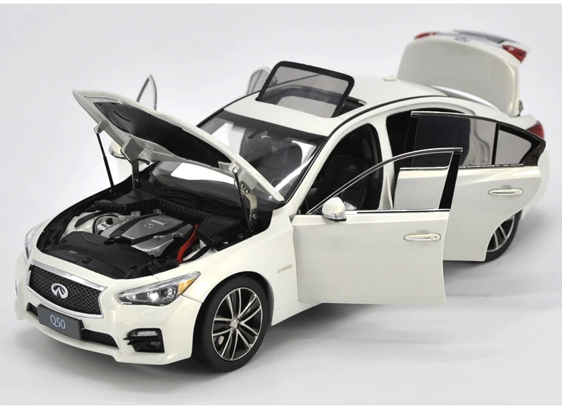 Авторизованный подлинный 1:18 Infiniti Q50S Классическая Игрушечная модель автомобиля на Рождество/подарок на день рождения, коллекция - Цвет: White