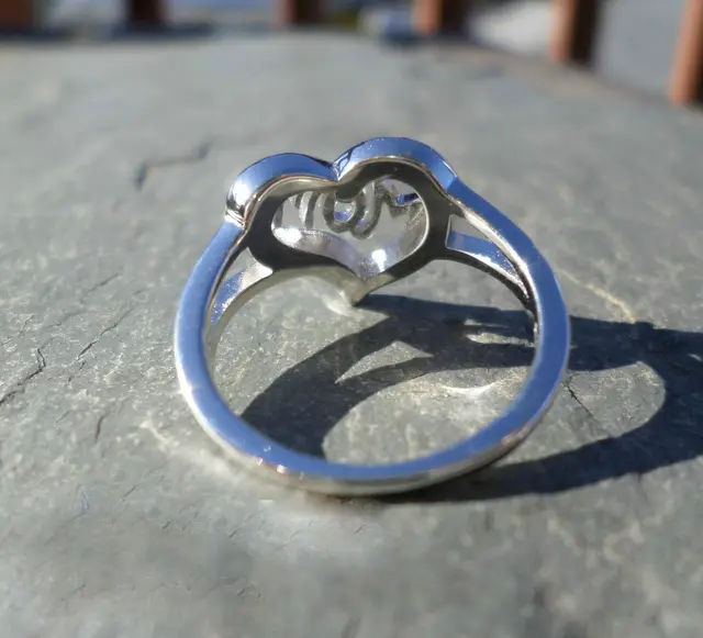 Купить женское кольцо из серебра 2020 пробы с сердечками картинки