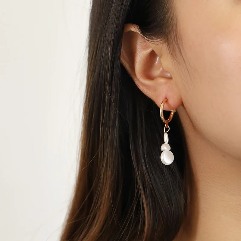 

Classic Imitation Pearl Stud Earrings Simple Small Irregular Beads Metallic Feel Gold Silver Earring Women Female Summer Jewelry