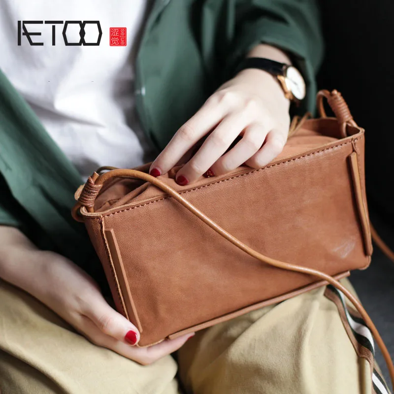 

AETOO New retro original leather small square bag art and music department cross section square female bag pumping bucket bag