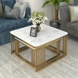 Table d'appoint en marbre au centre du canapé, mobilier moderne, carré, fin du salon 