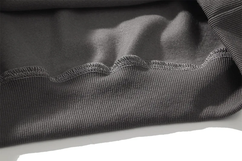 21450261181_1889329503