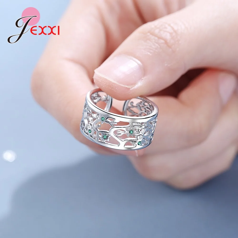 Anneau ouvert délicat en argent de l’arbre de vie, en argent sterling, orné de petites pierres de zircon vert.