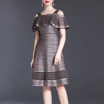 

HT6612 High Quality Elegant Women Party Dress Off Shoulder Embroidery Tulle Mother Of The Bride Dress Short Sleeves Plus Size