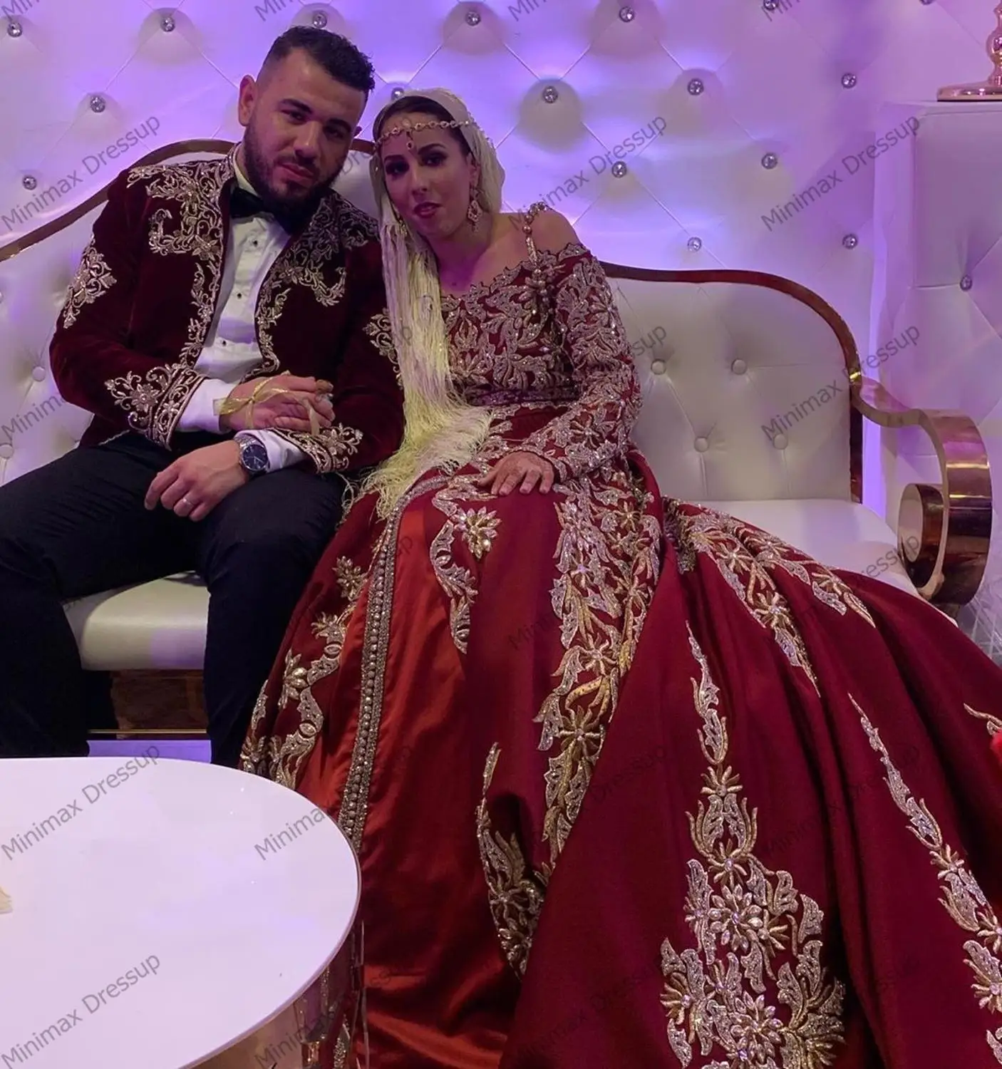 Burgundy Long Sleeve Arabic Wedding Dresses 2024 Muslim Dubai Off Shoulder Luxury Gold Lace Applique Kaftan Wedding Gown