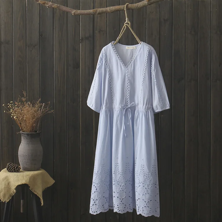 

Embroidered Hollow out Waist Hugging Lace-up Short Sleeve Retro Slim Fit V-neck High-waisted Women's Medium-length Embroided Dre