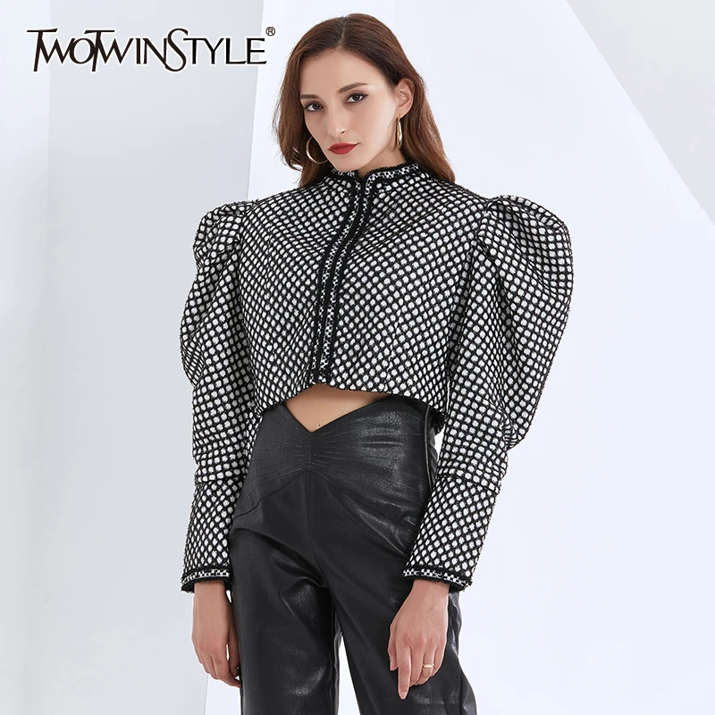 Женские клетчатые куртки TWOTWINSTYLE с рюшами круглым вырезом длинными рукавами и