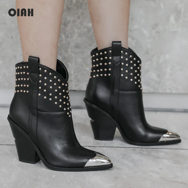 

2020 Spring/Autumn Chic Cow Leather Ankle Boots Women Metal Pointed Toe Rivet Strange High Heel Boots Woman Fashion Martin Boots