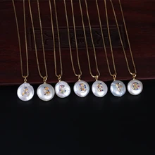 Радужные цвета CZ кубический цирконий 26 инициалы буквенные натуральные монеты пресноводный жемчуг кулон золотые ожерелья для женщин ювелирные изделия для девочек