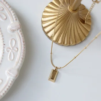 

Gianduja Noisettes Gold Block Chocolate Quadrel Simple Snake Bone Bead Necklace Clavicle Chain Titanium Steel Plated 18K Gold