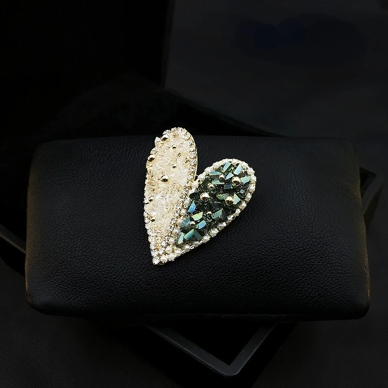 Elegant Pins Hand-Made Love Brooch High-End Lady Temperament Jewelry Corsage Heart-Shaped Suit Sweater Accessories Women Brooch