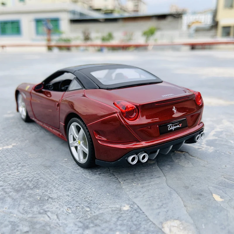 Модель автомобиля Феррари Калифорния Bburago 1:24 Авторизованная модель из сплава