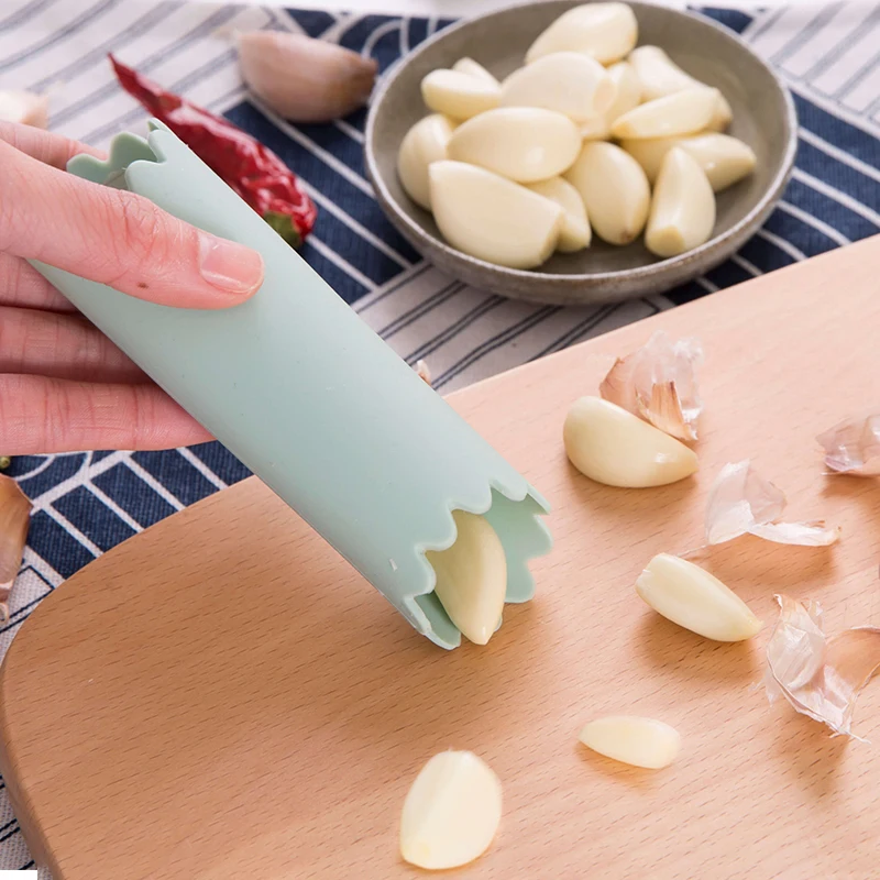 

Japanese-style Garlic Stripper Tube Peeling Garlic Peeling Silicone Garlic Peeler Peel Easy Useful High Quality Kitchen Tools