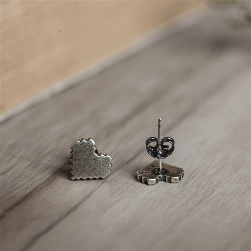 "La 1 Up" pixel heart earring