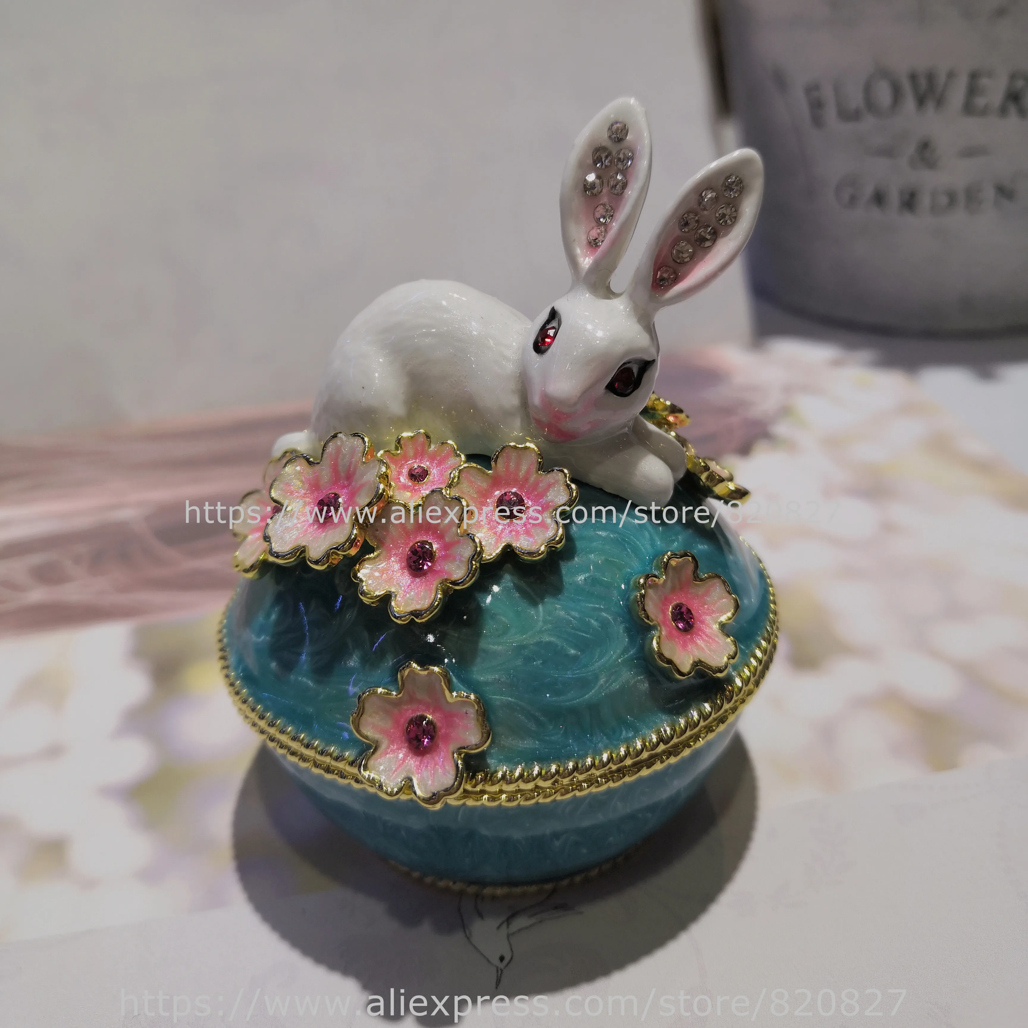 

2020 New Desgins Bunny Rabbit Laying in Flowers Trinket Box White Rabbit Jeweled Keepsake Box