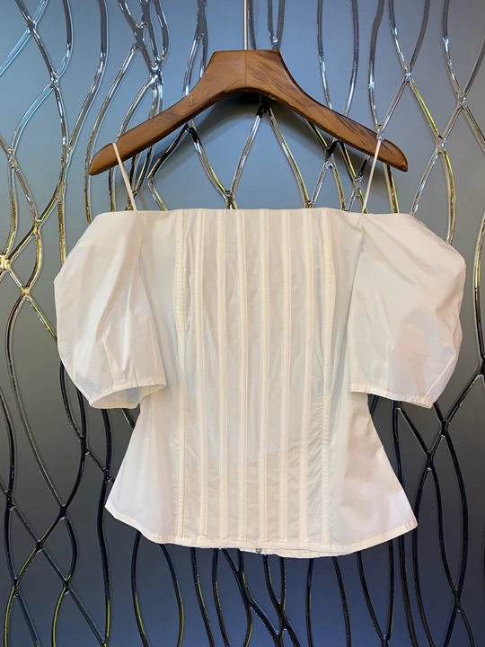 

In early autumn of 2019, the new girl wore a shoulder-bare, pure-color suspender with a hundred short-sleeved jackets 816