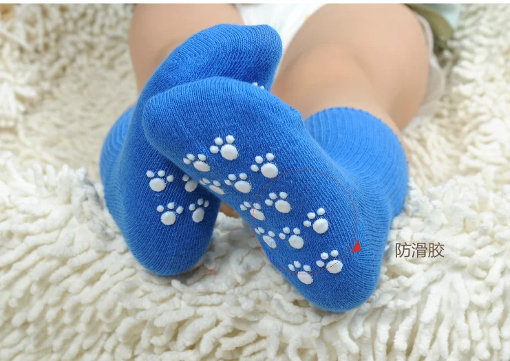 Карамельный цвет Силиконовые милая, для младенцев-мальчиков и девочек сплошной Цвет носки для малышей Нескользящие Повседневное носки для мальчиков и девочек, хлопковые носки