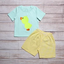 Haut à manches courtes Cyan et Short à rayures verticales jaunes pour garçons, vêtements d'été à motif brodé de canard jaune