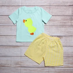 Verão roupas ciano manga curta e amarelo vertical listrado shorts amarelo pato bordado padrão roupas meninos
