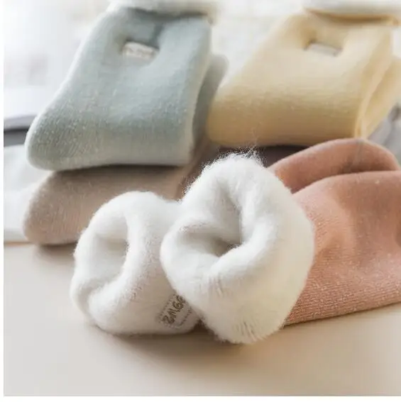 3 пары; сезон осень-зима; Новинка; милые женские носки с вышивкой; теплые бархатные толстые домашние носки-тапочки; Модные Плотные носки для сна