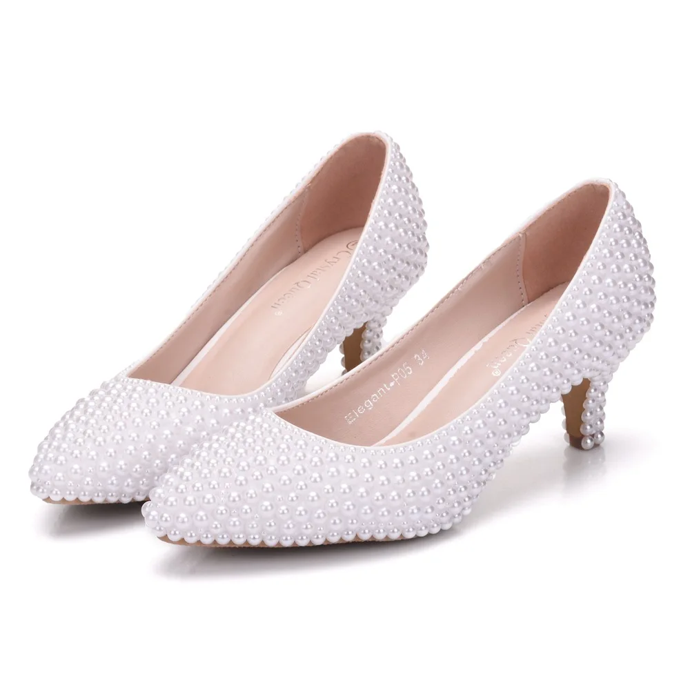 Свадебная обувь с шипами на шпильках белого цвета, украшенная жемчугом; обувь для невесты на высоком каблуке 5 см с острым носком; большие размеры; женская обувь для торжеств