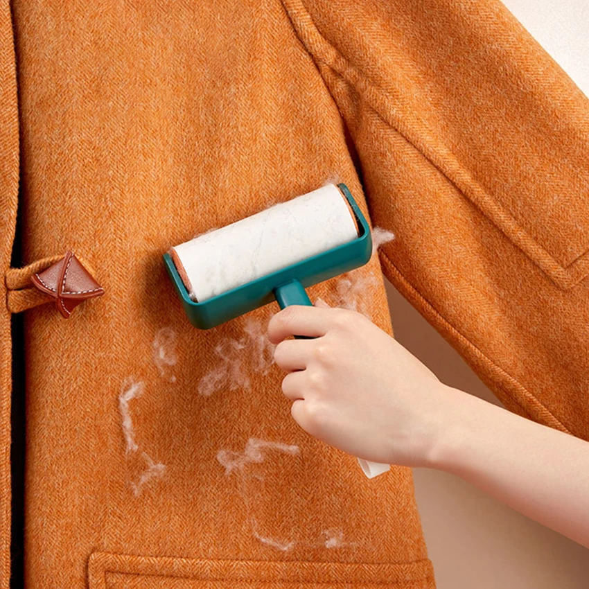 Ролик для чистки одежды от шерсти. Скребок для снятия катышек. Ролик от шерсти для одежды. Липкий валик для чистки одежды. Ролик липучка для чистки одежды.