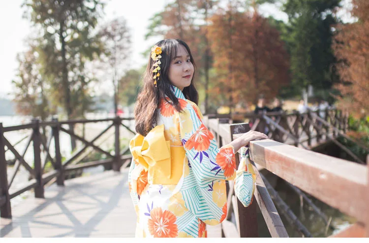 Women's Yukata Traditional Japan Kimono Robe Photography Dress Cosplay Costume yellow Color flower Prints Vintage Clothing