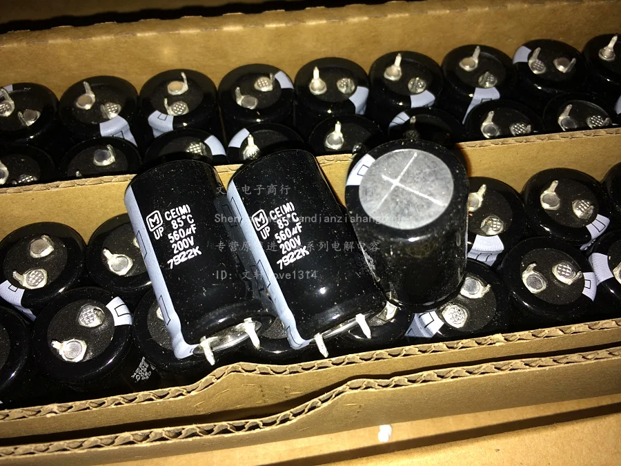 Набор суперконденсаторов Matsushita electric 200V560UF UQ 22X40 новый алюминиевый