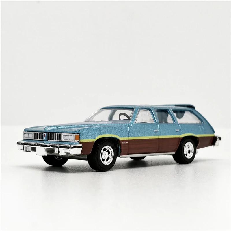 Greenlight 1: 64 Pontiac LeMans Safari Wagon 1977 gladier синий металлик w/Woodgrain без коробки