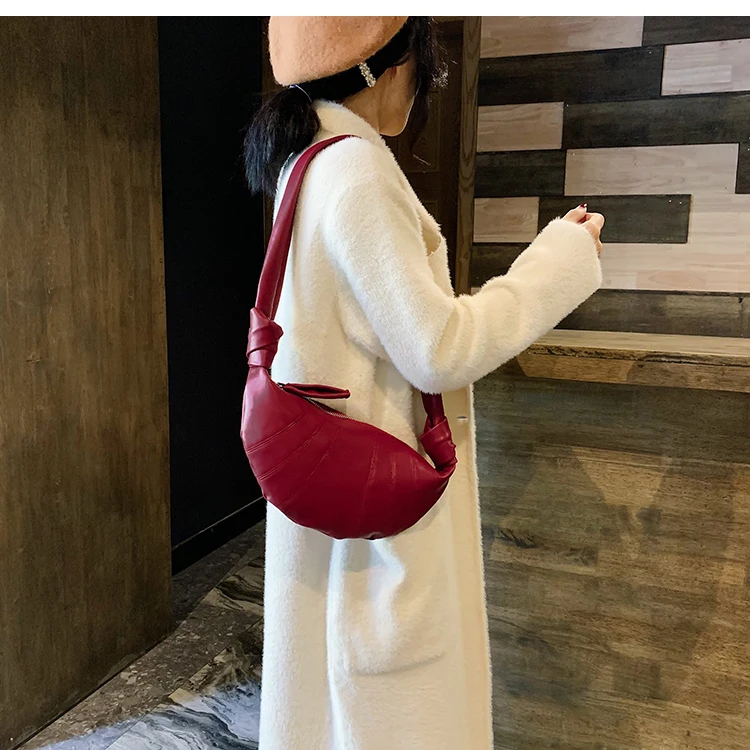 New Ladies Dumplings Package Simple Fashion Trend Wild Personality Shoulder Messenger Bag Purse Ins Chic Chest Bag Black