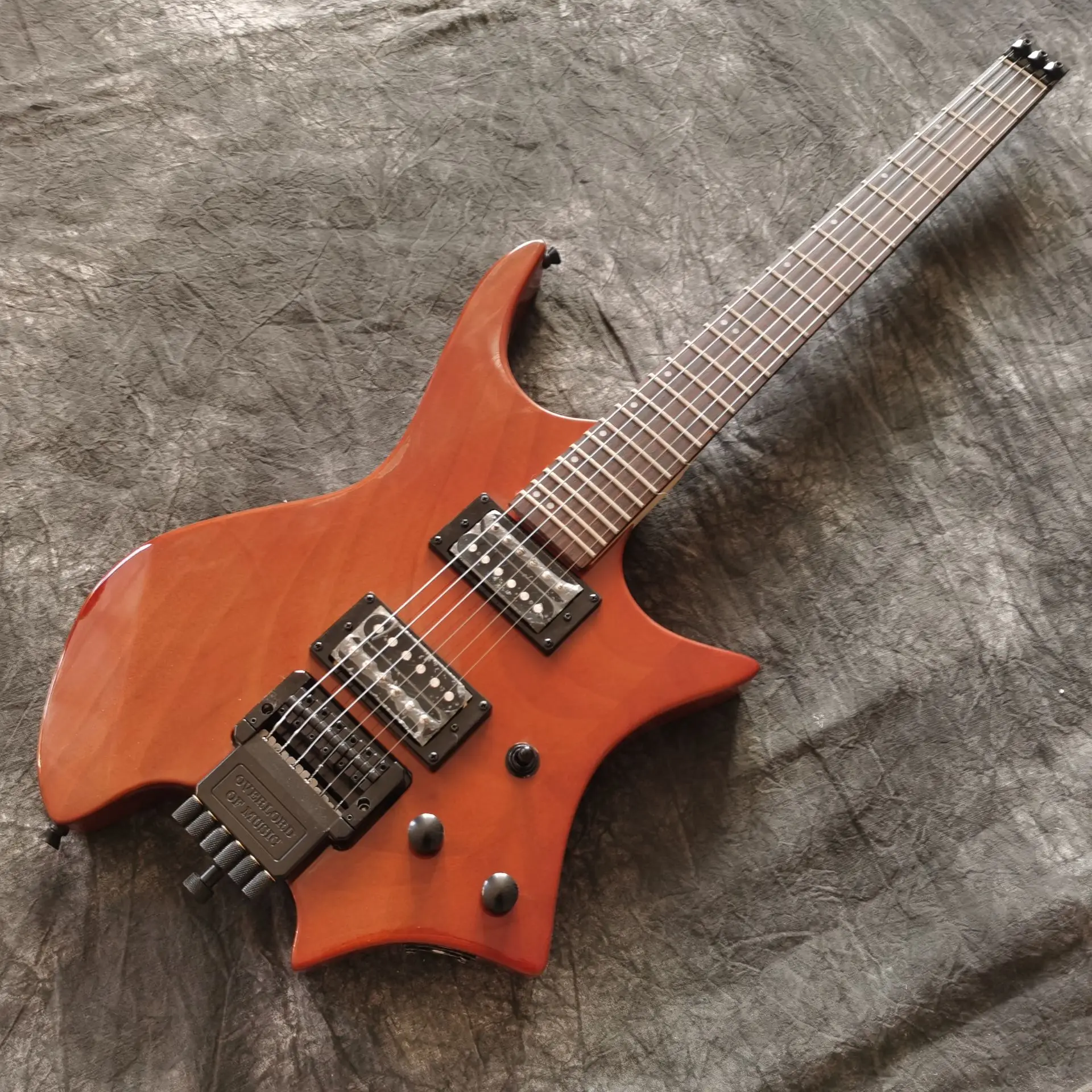 

Red color Headless electric guitar,Rosewood fingerboard.handmade 6 stings Headless guitarra.real photo