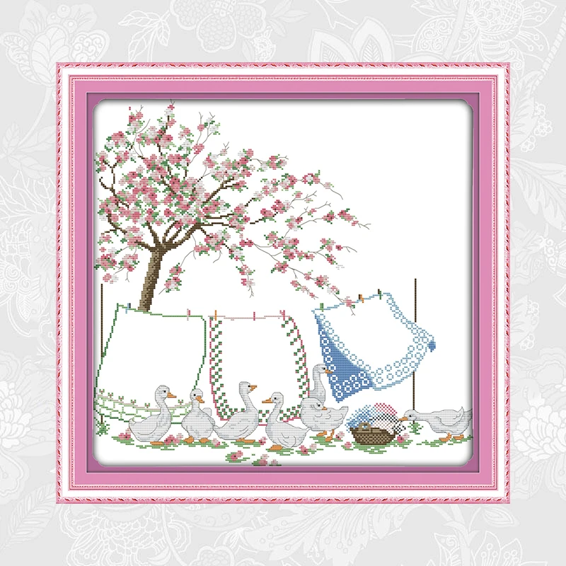 

Drying the quilts Patterns Printed on Canvas Cross stitch kits 11CT 14CT DMC Embroidery Needlework DIY Handmade Crafts
