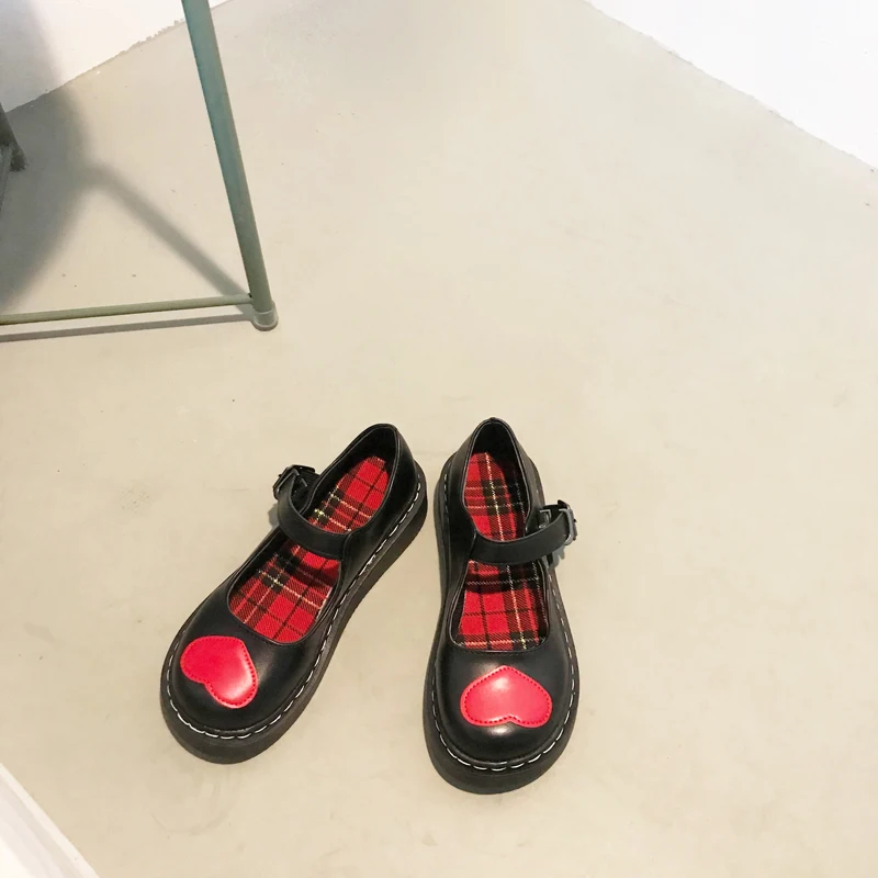 Обувь в стиле Лолиты в стиле Харадзюку; красные сердца; JK; круглый носок; Пряжка; ремешки; шнуровка; школьная Студенческая форма; платье; милые черные туфли-лодочки с низким вырезом для девочек