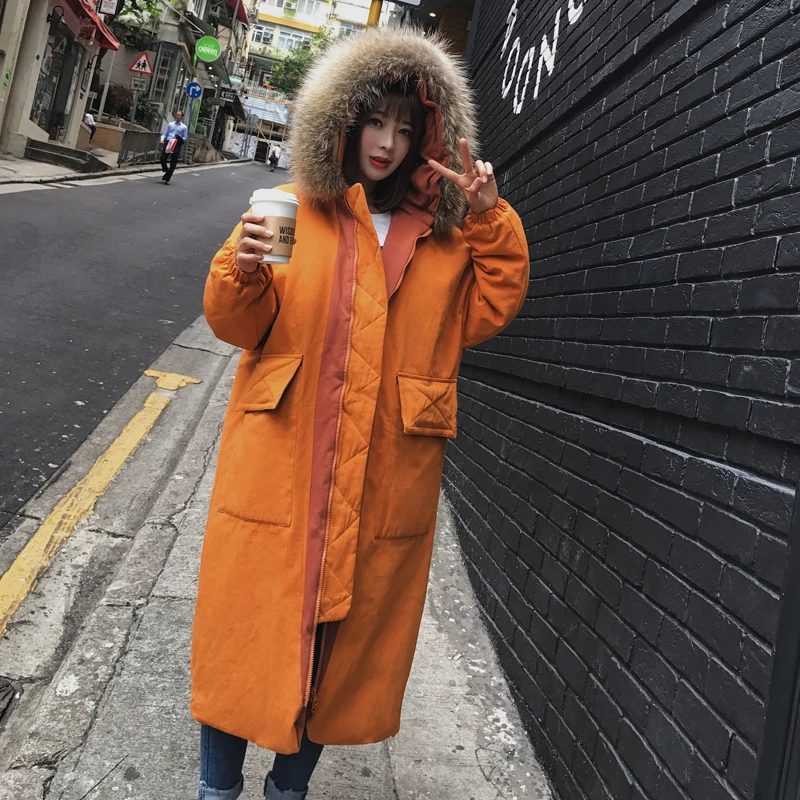 Женское пальто с капюшоном и большим меховым воротником свободная контрастная