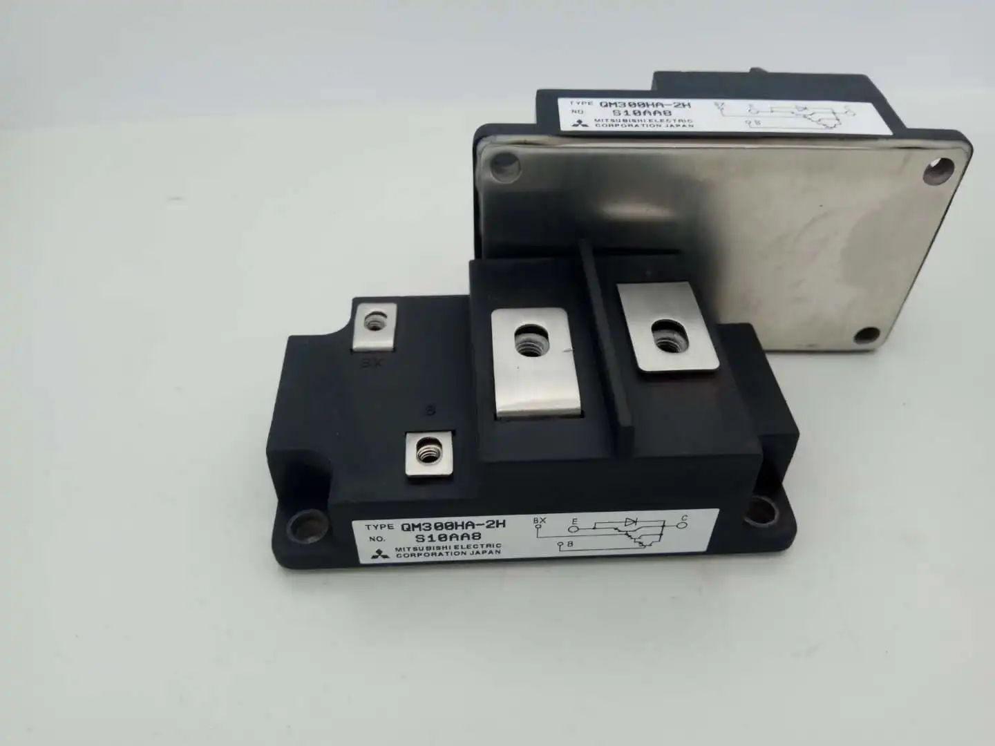 

QM300HA-H QM300HA 1/PCS New module