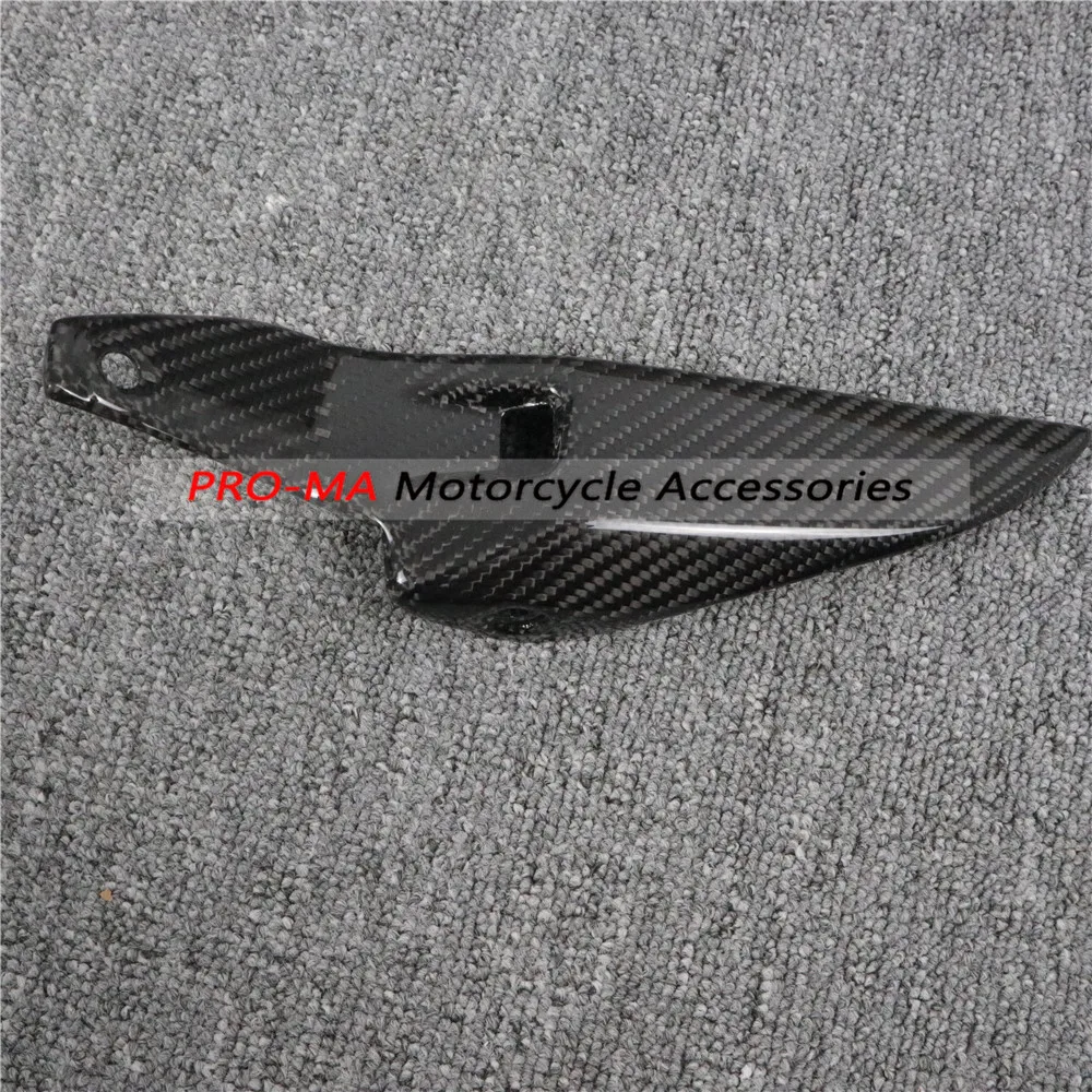 

Motorcycle Chain Guard in Carbon Fiber For Ducati Panigale 899 959 twill glossy weave