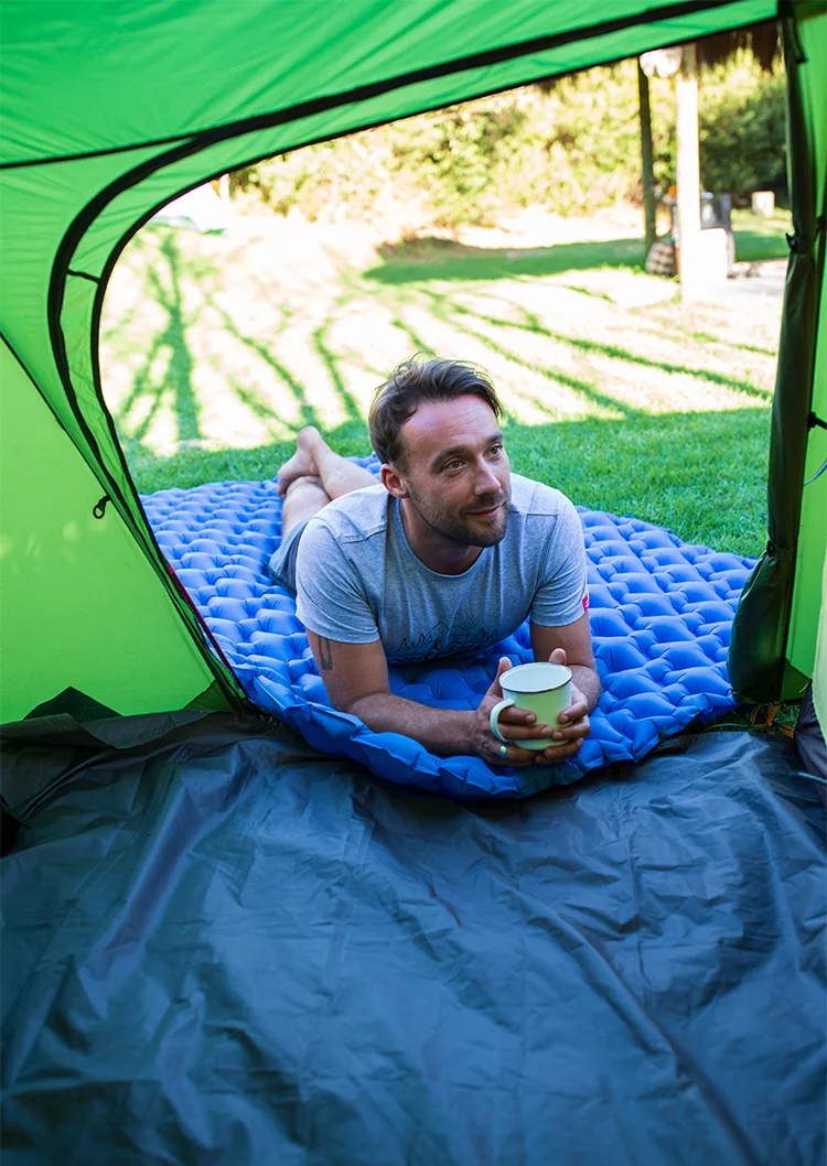 com travesseiro cama acampamento almofada dormir