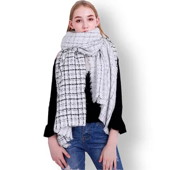 

Black-and-white checked cashmere-like scarf in Europe and America