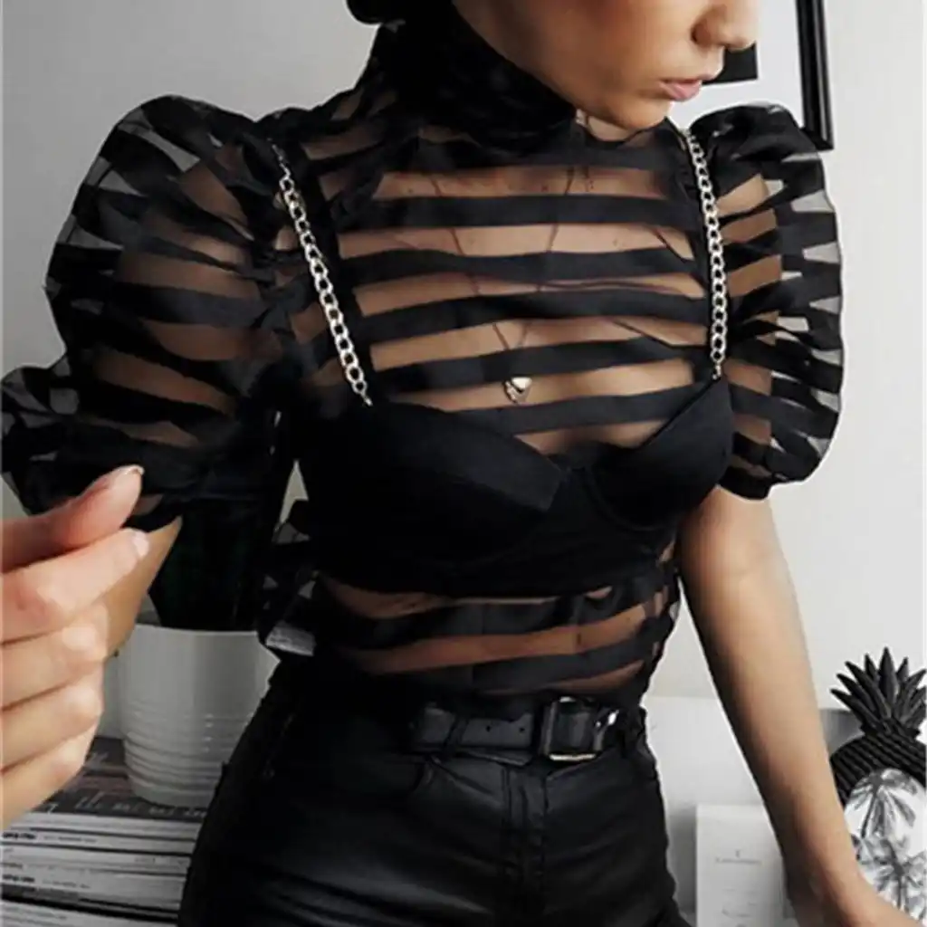 mujeres con blusas transparente