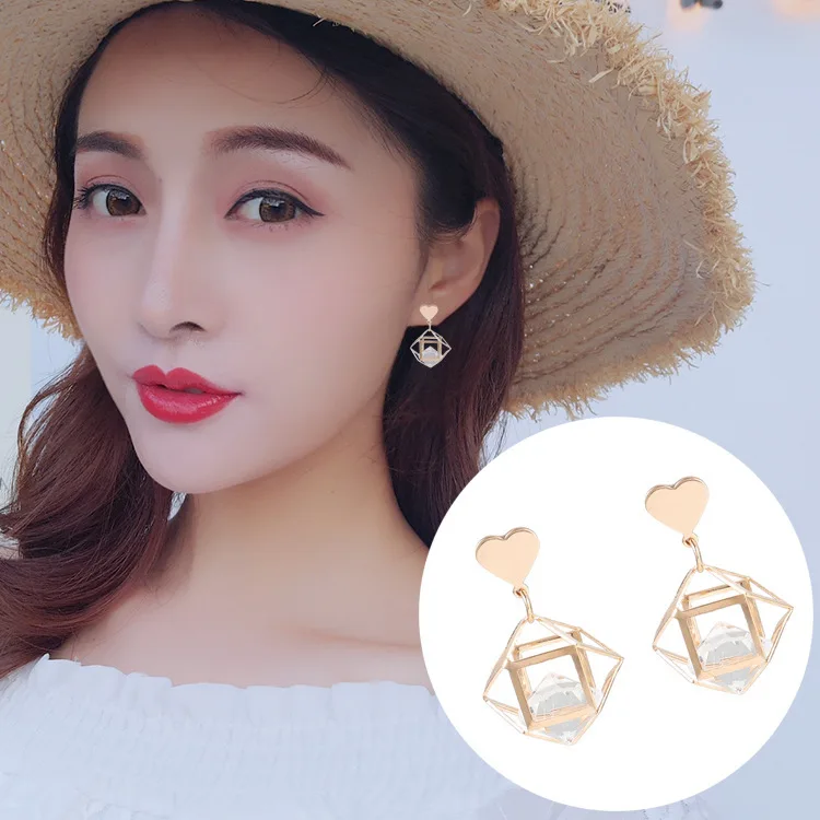 

2020 Promotion Sale Earing Brincos South Korea Love Acrylic Three-dimensional Geometry Earrings Female Irregular Metal Stud