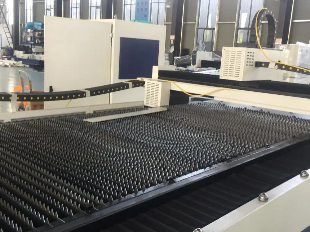 1000 Вт китайский поставщик CNC волоконный лазерный станок для резки по Заводской Цене raykas power