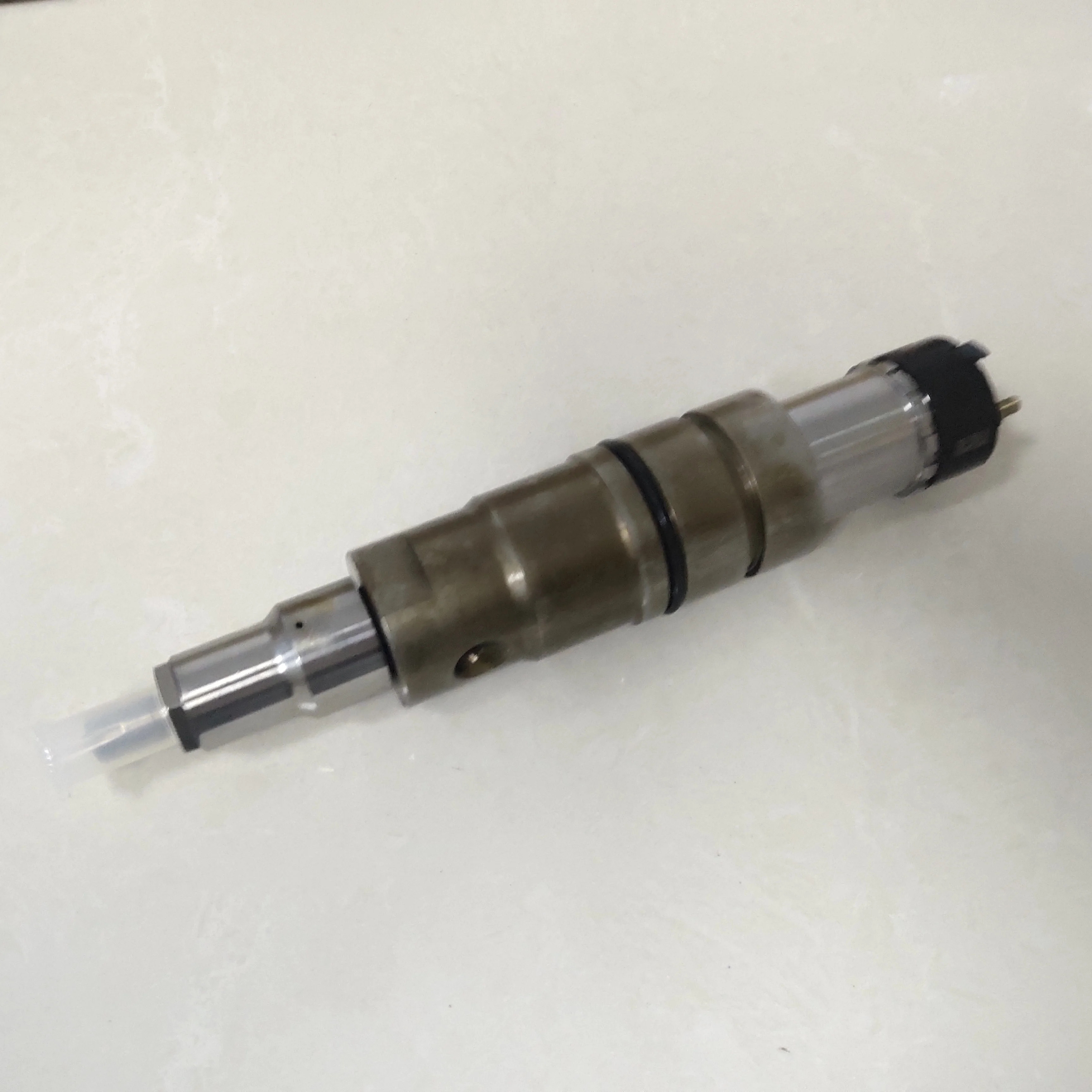 

Hot sale engine spare part 2897320 Injector