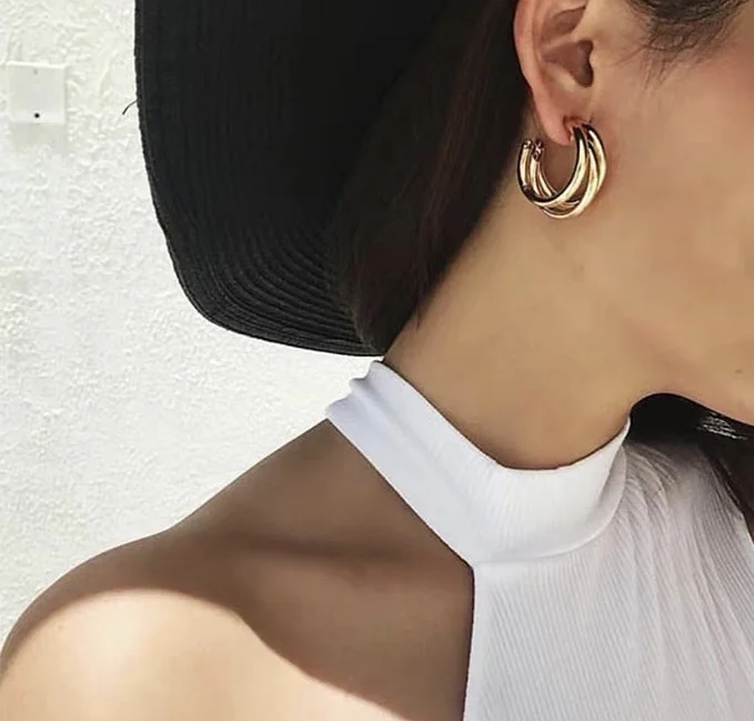 AOMU новые трендовые металлические золотые Многослойные накладные трехэтажные Необычные кривые металлические серьги-гвоздики для женщин и девушек Вечерние