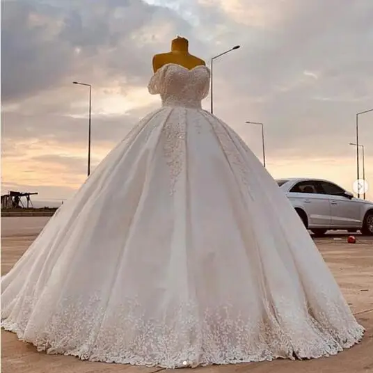 

Elegant White Satin Country Ball Gown Wedding Dresses Off Shoulder Real Picture Beach Cheap Wedding Gowns 2022 robes de mariée