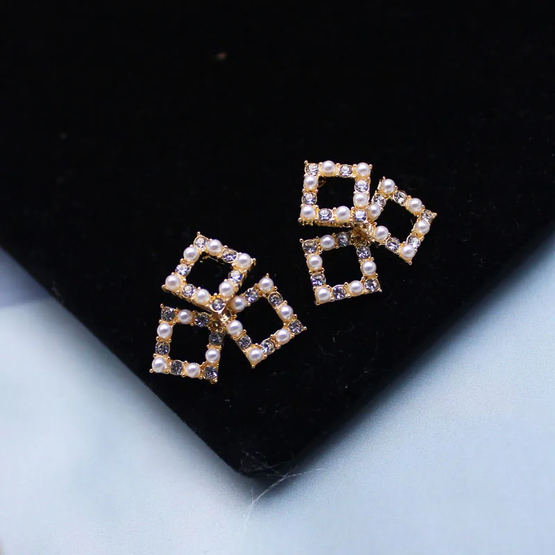 

New Women's Fashion Brand Jewelry Elegant Square Stud Earrings Gift Pearl Triangle Earrings Free Shipping