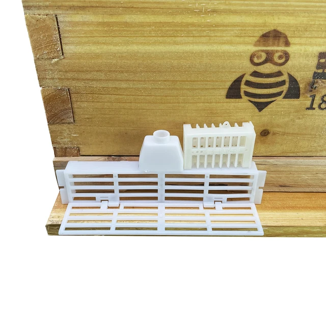 Méhészeti Készítő Szerszámok Műanyag A Királynő Méh Megakadályozza Futásgátló Méhkas Ajtó Fészek Keret Ketrec Új King Tenyésztő Farmot - Image 4