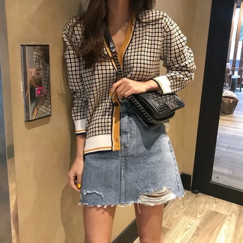 

Fall 2019 Lattice Stripe Design V-neck Knitted Cardigan Assorted colors Loose Sweater Coat Casual Wear