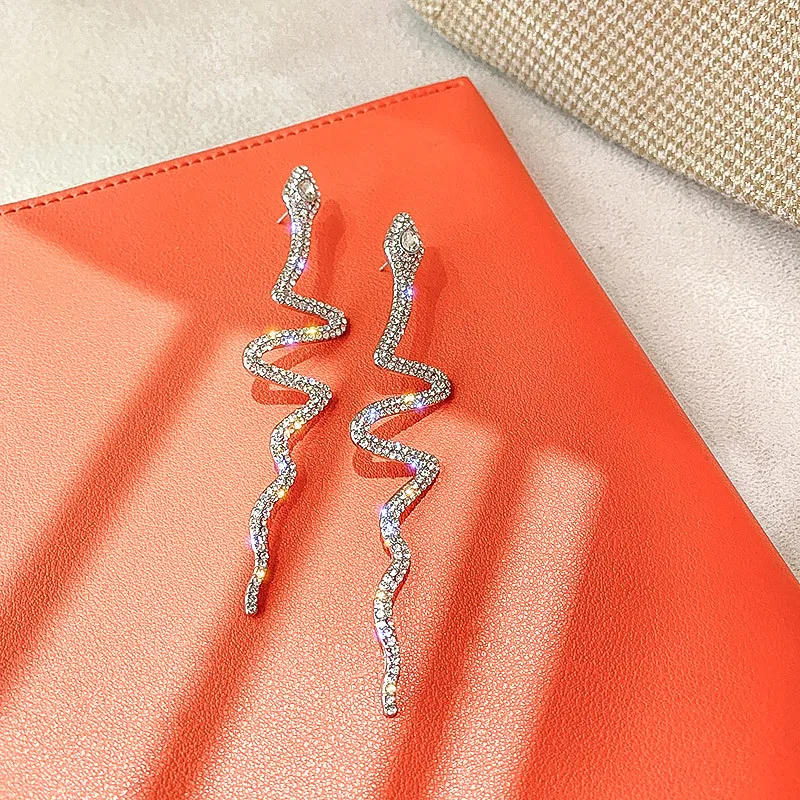 FYUAN длинные висячие серьги в форме змеи с кристаллами для женщин, блестящие геометрические стразы, висячие серьги, свадебные модные ювелирные изделия, подарки