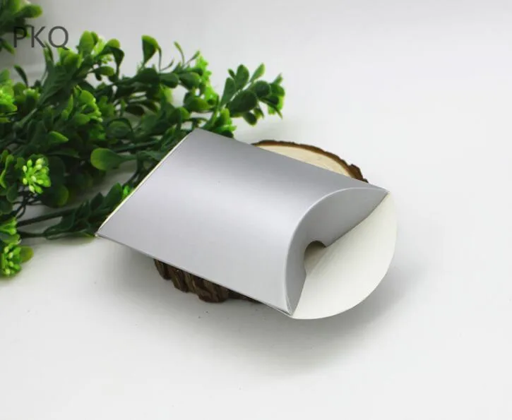 100pcs High Quality Small Paper Gift Box Packaging Sweet Candy Christmas Box Gold/Silver Color Paper Pillow Shape Wedding Box